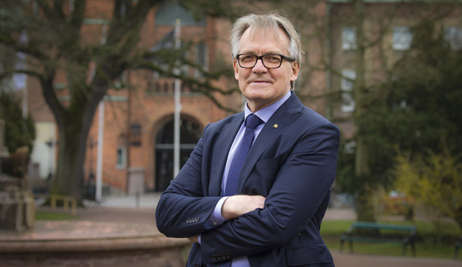 Torbjörn von Schantz framför Lunds universitet